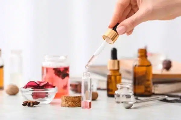 آشنایی با انواع اسانس عطر