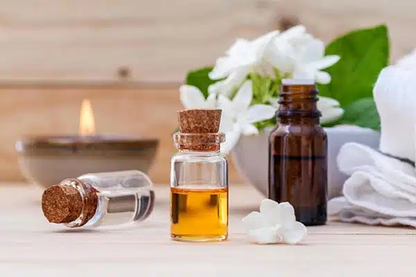 مزایای استفاده از اسانس عطر